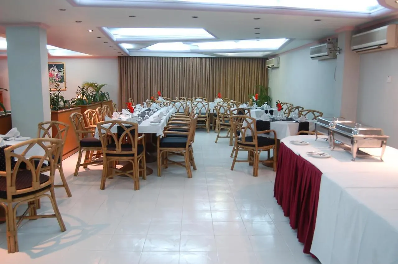 Hotel De Crystal Crown Ντάκα