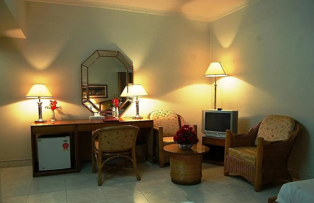 Hotel De Crystal Crown Ντάκα