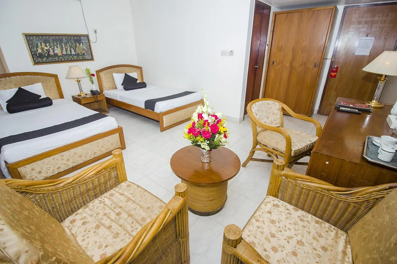 Hotel De Crystal Crown Ντάκα